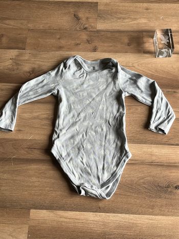 Je vend un lot 2 bodies garçon très bon état 