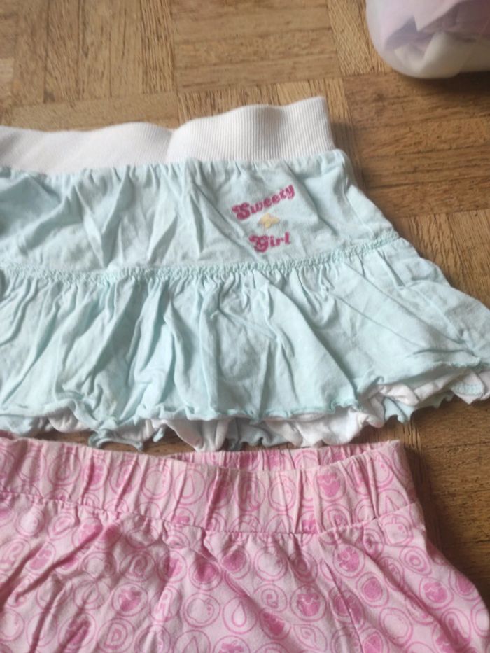 Lot 2 jupes 5 ans - photo numéro 2