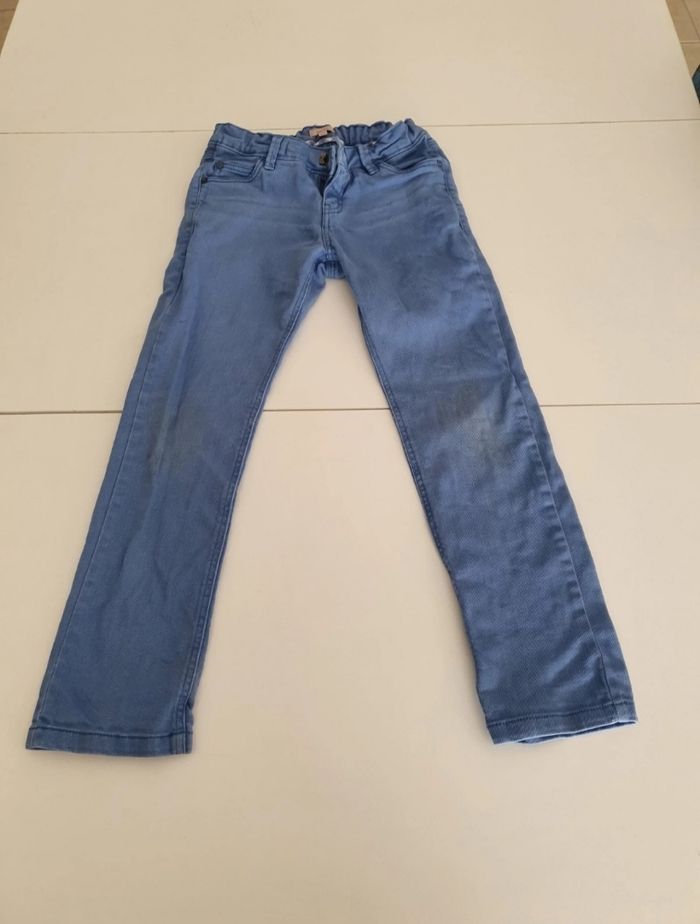 A donner dans un lot : pantalon en 5/6 ans