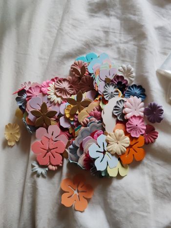 Fleur en papiers pour scrapbooking