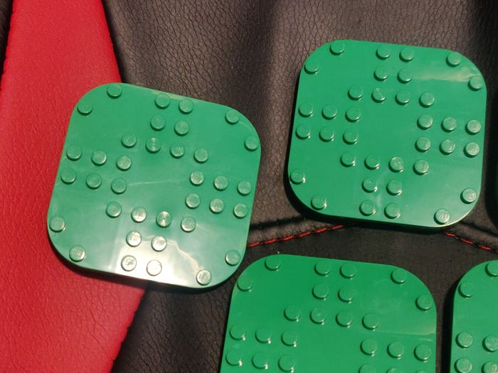 5 plaques 8x8 arrondies vertes Lego - jamais utilisées parfait état - vrai Lego - photo numéro 4