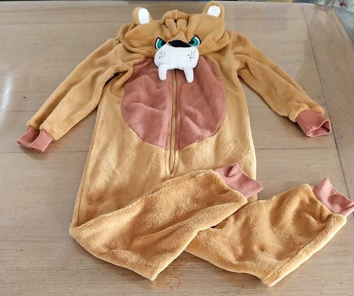 Surpyjama enfant 6ans en bon état