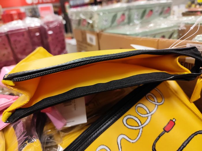 Pochette pour accessoires téléphone  neuve - photo numéro 2