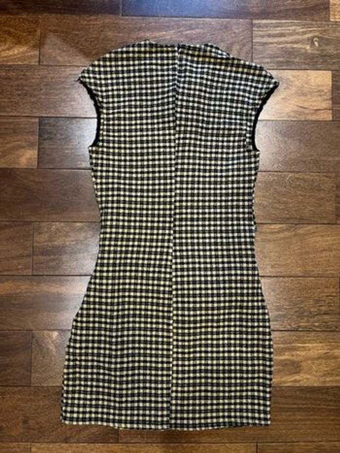 Robe interlock serre cintré avec ceinture noir et sable à carreaux pied de poule taille XS zara - photo numéro 3