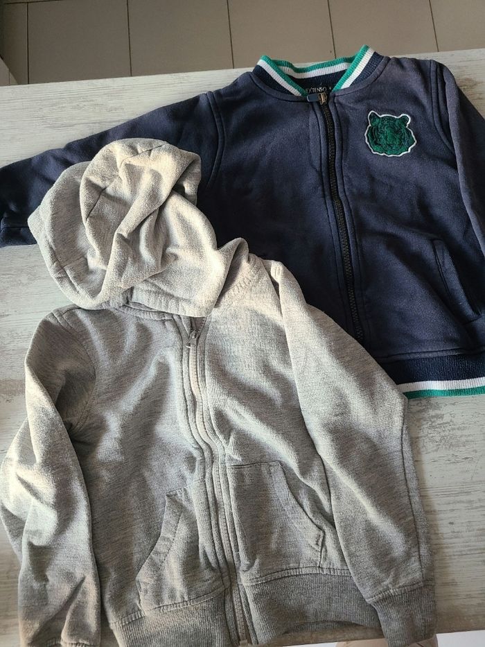 Lot de vêtements 6 ans - photo numéro 2