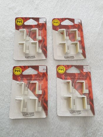 Ensemble de 16 supports adhesifs neufs pour tringles