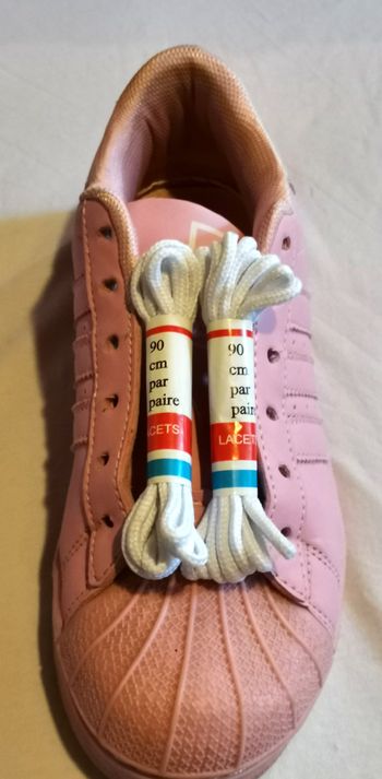 Lacets blancs