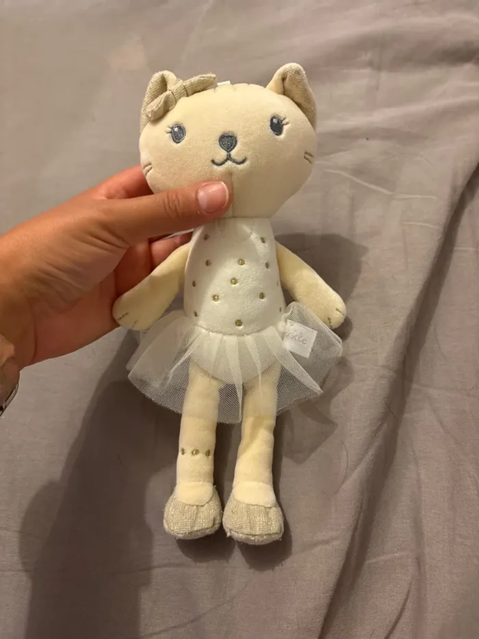 Peluche chat crème