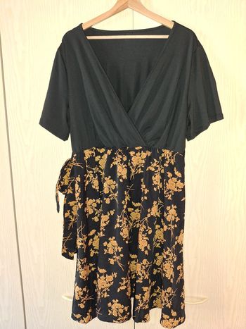 Robe noire et moutarde 1XL