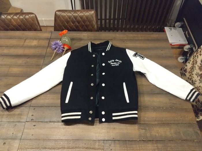 Blouson Teddy Smith noir et manches blanches – Garçon 12 ans – Très bon état