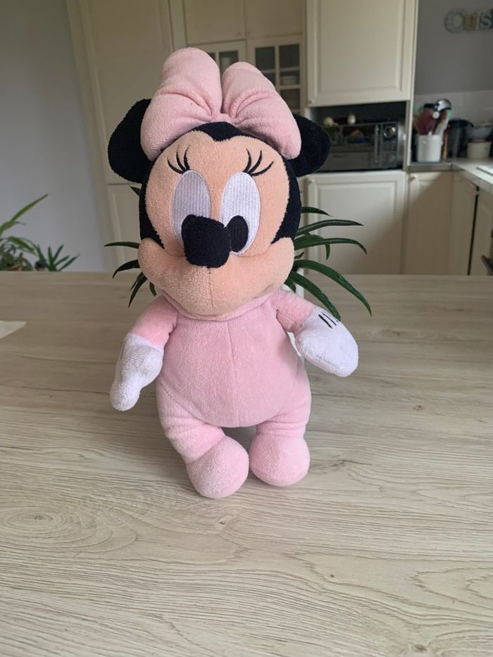 Peluche Minnie Disney bébé rose de 30 cm