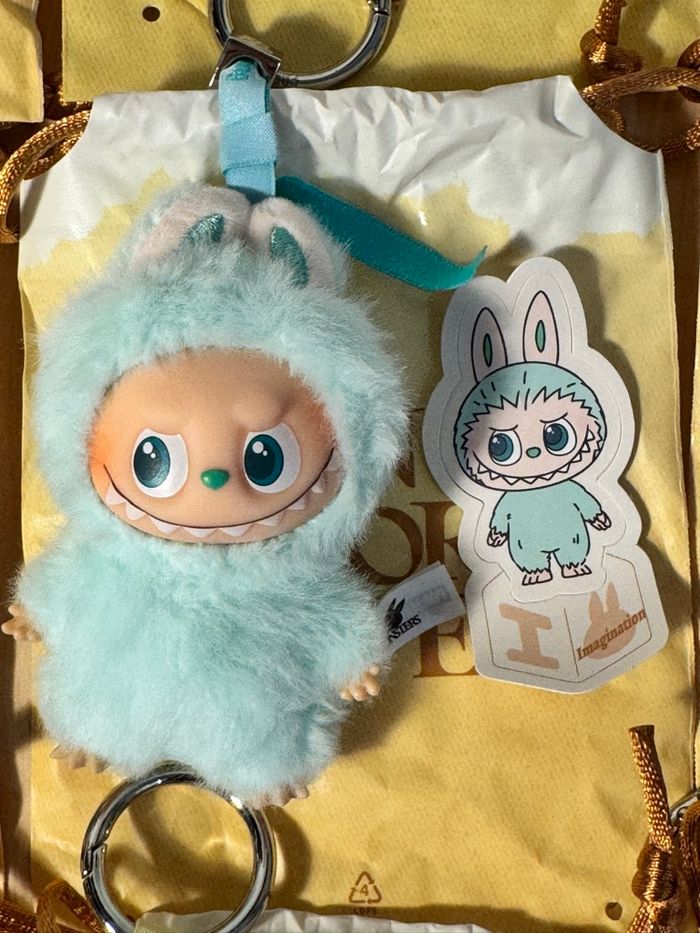 labubu pin for love letter "I"