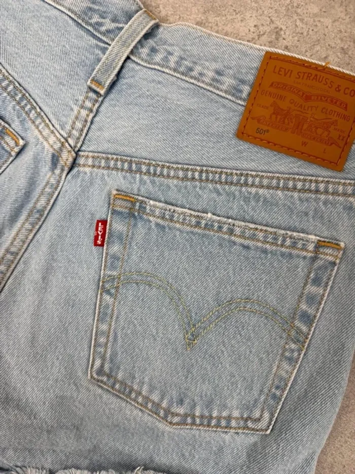 Short en jeans Levi's 501 femme W27 super état - photo numéro 5