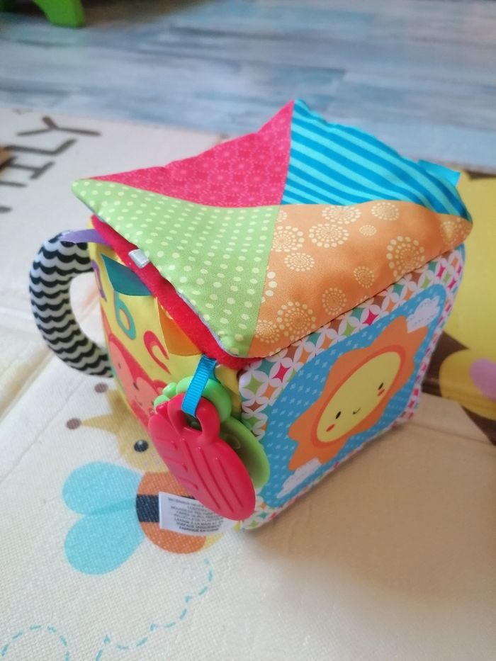 Cube d'activités en tissu - photo numéro 2