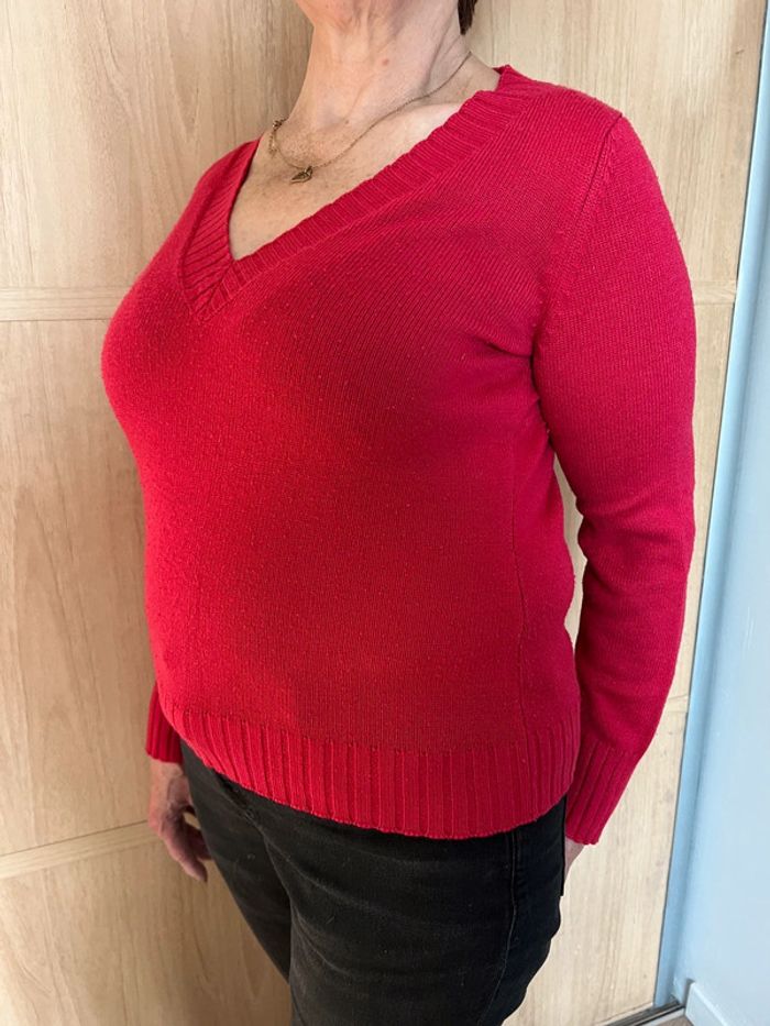 Pull rouge de chez Kiabi - photo numéro 8