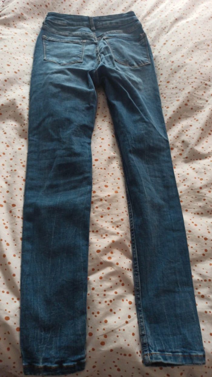 Jean troué taille 34 marque Primark - photo numéro 2