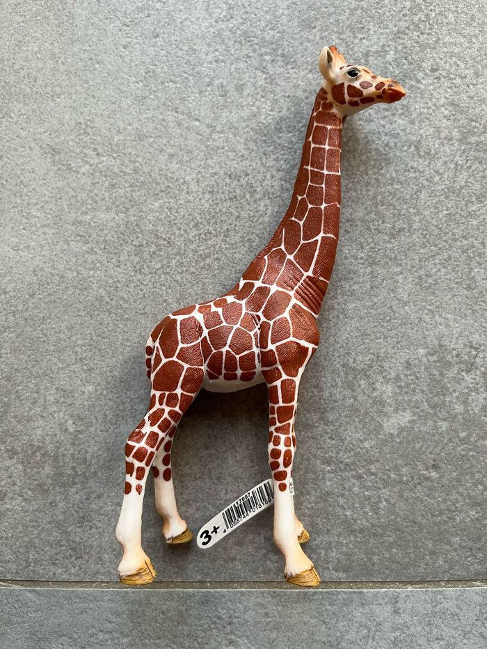 Girafe femelle Schleich