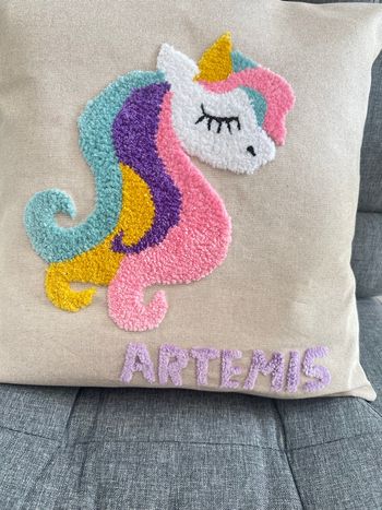 Housse coussin punch needle personnalisée 