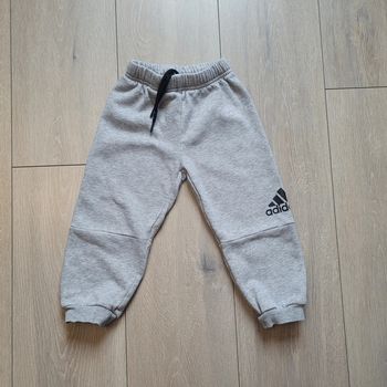 Bas de joggins gris chiné. Garçon 2 ans 1/2. Marque Adidas