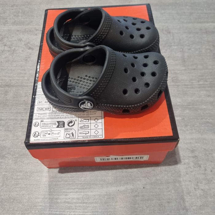 Crocs bébé taille 21-22 - photo numéro 2