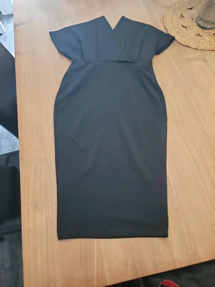 La petite robe noire de maternité - photo numéro 3