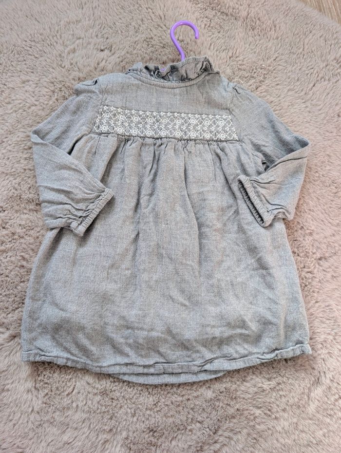 Robe grise neuve KIABI 12 mois – manches longues – col volanté