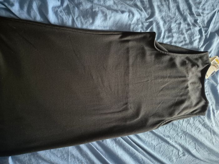 Robe noir jamais portée - photo numéro 2