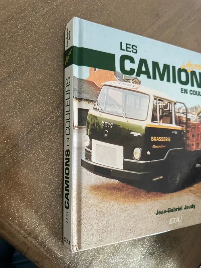 Livre les camions en couleur de chez nous - photo numéro 2