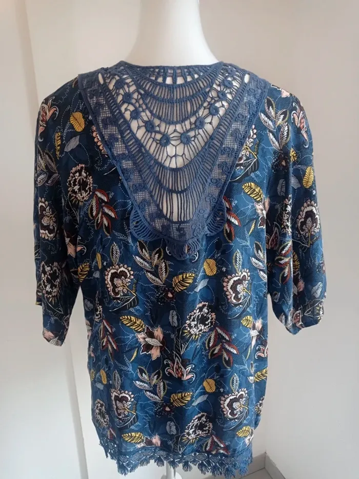 Gilet kimono bleu motif fantaisie fleurs avec broderie au dos T.S/M Gémo - photo numéro 3