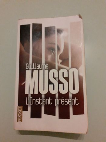Livre :L instant présent Guillaume Musso