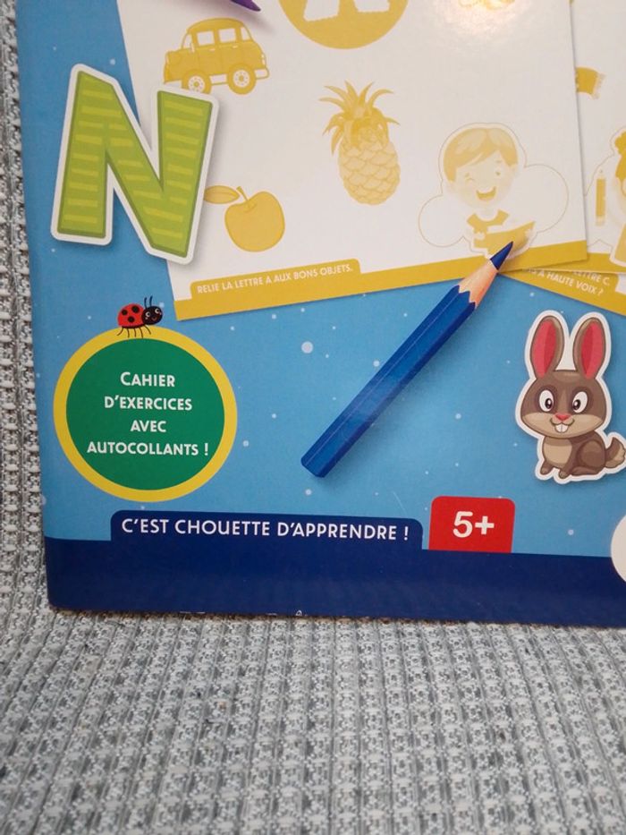 L'alphabet - livre d'activités avec autocollants - photo numéro 3