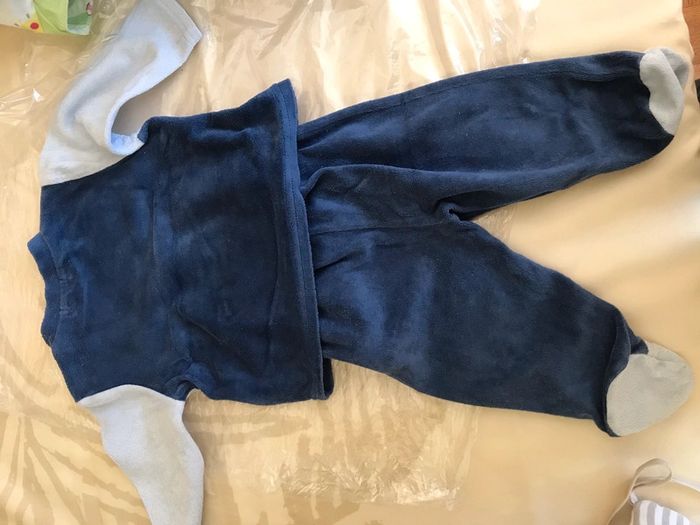 Pyjama velours deux pieces avec pieds voiture course - photo numéro 3