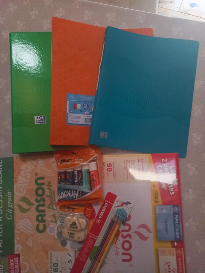 Fournitures scolaires lot - photo numéro 3