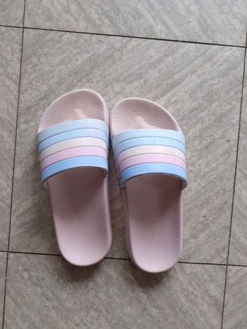 Sandale en plastique taille 33
