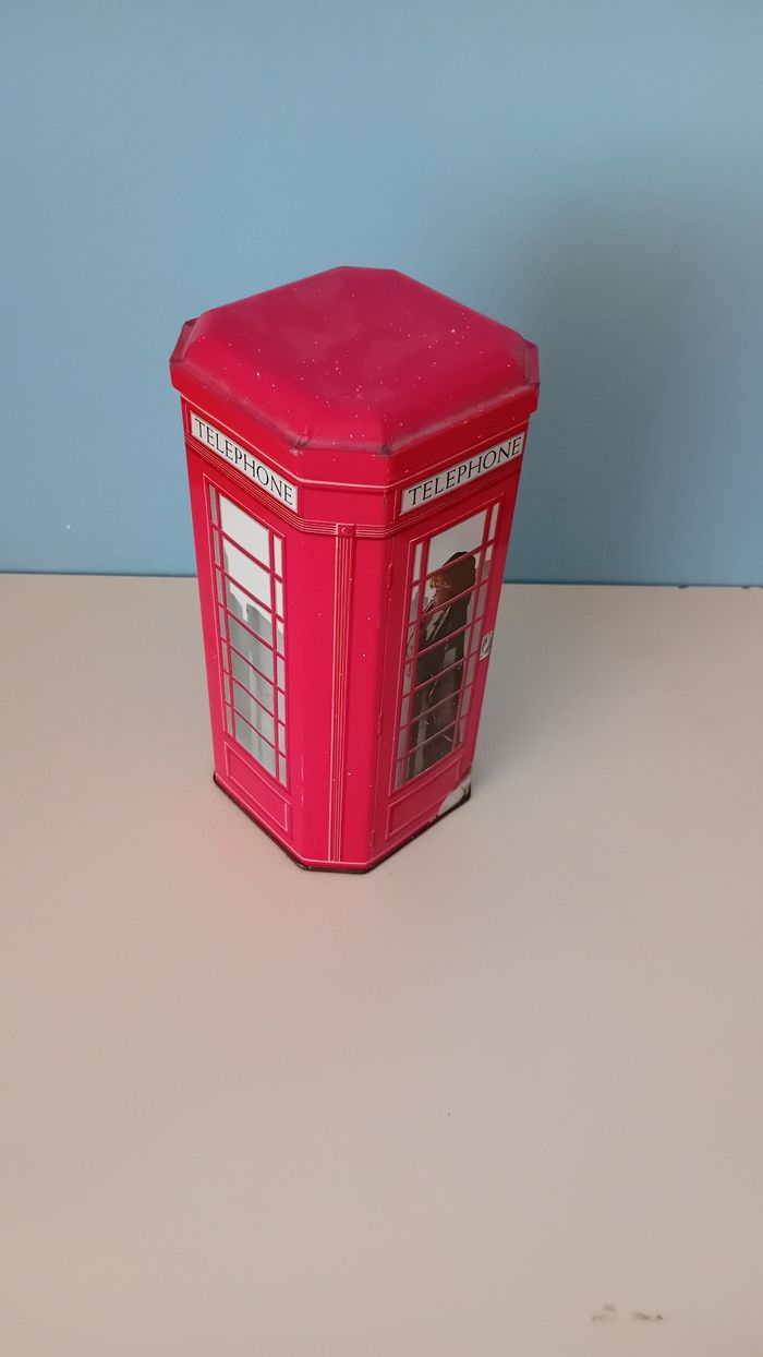 Boîte téléphonique londonienne