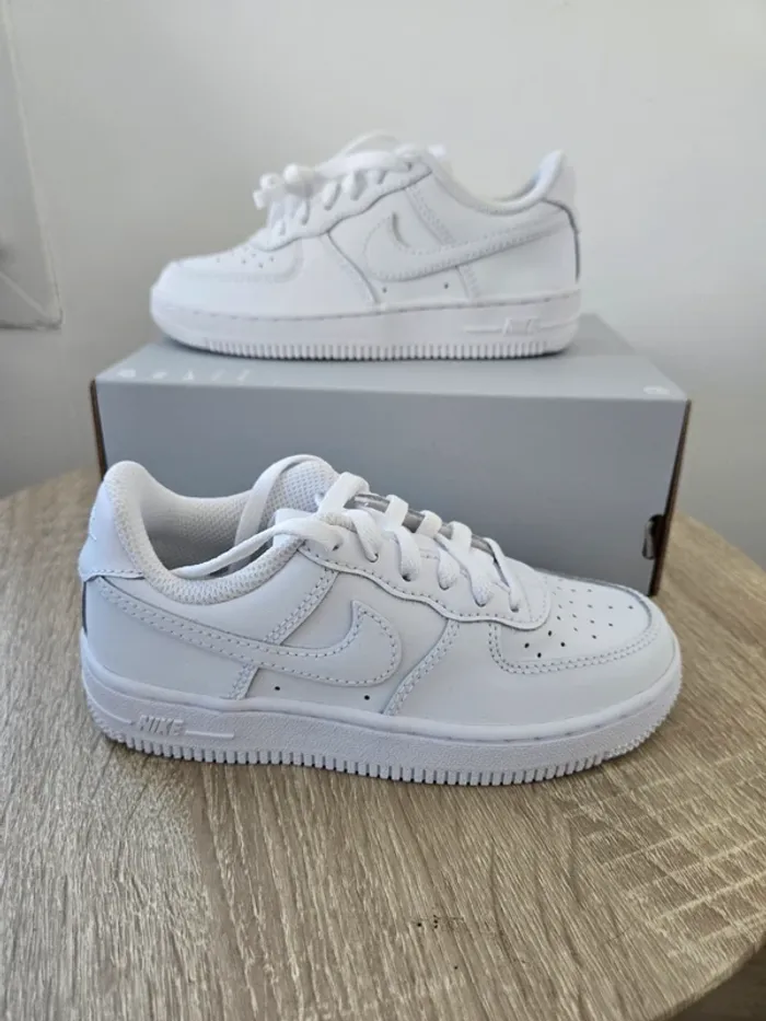Nike force 1 taille 28 neuves blanches - photo numéro 2