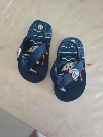 Tongs taille 23
