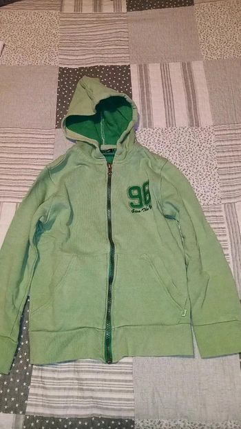 Gilet okaïdi garçon taille 8 ans Bon état.