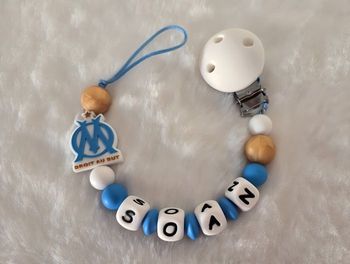 Attache sucette personnalisé en silicone OM