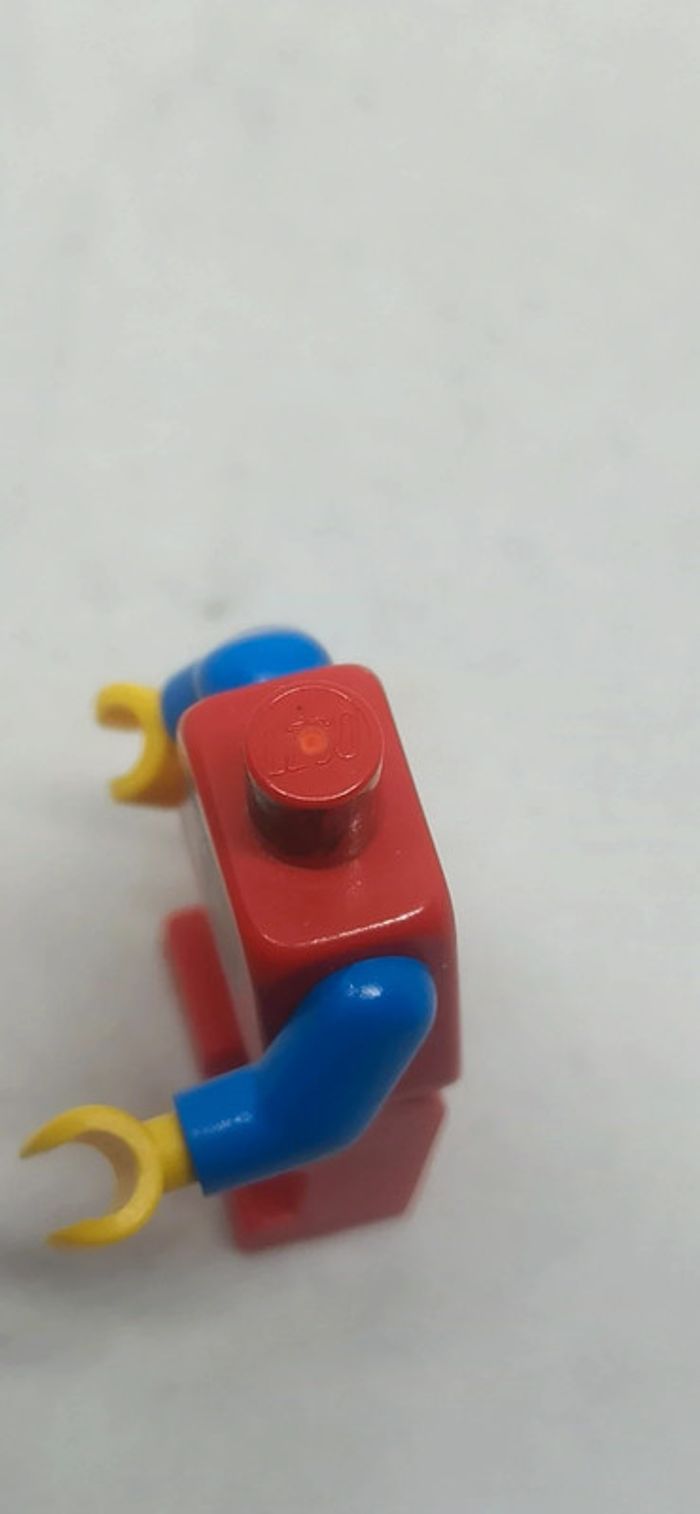 Figurine chevalier lego avec pantalon rouge - photo numéro 7