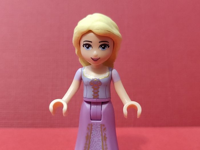 Figurine Lego Disney Raiponce - très bon état - authentique Lego - photo numéro 2