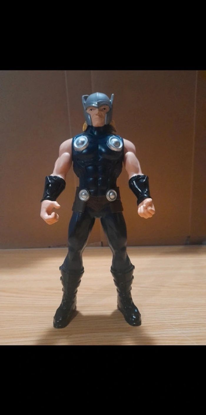 Grande figurine thor marvel