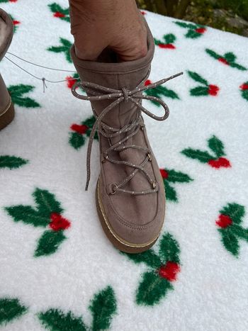 Bottine Suédine T 38 beige poudré chaude