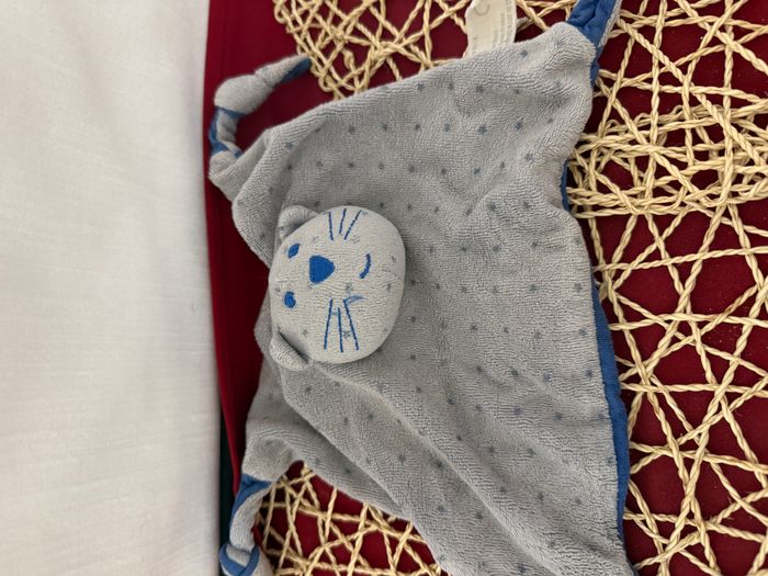 Chat BOUT'CHOU doudou carré plat gris et bleu marine - photo numéro 3