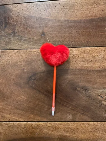 Stylo bille coeur rouge