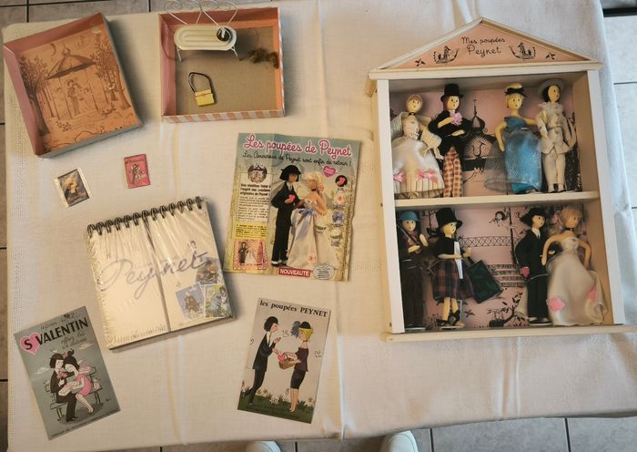 Vitrine " Les Poupées de Peynet " + accessoires - photo numéro 2