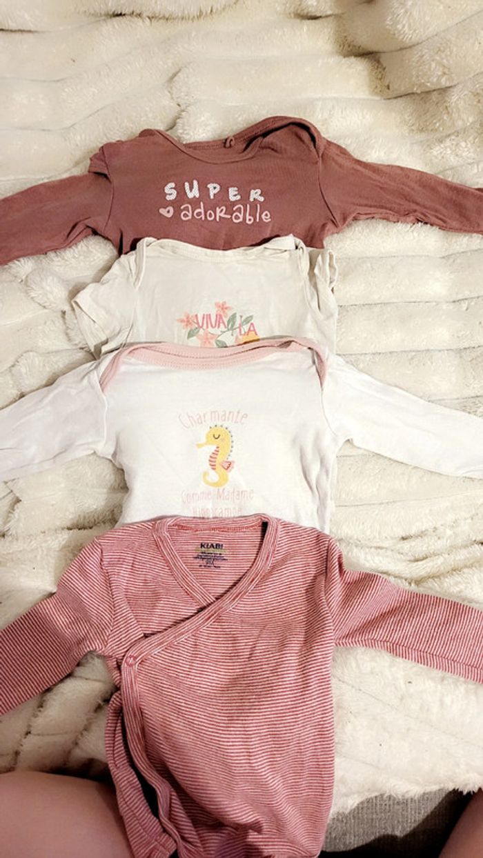 Lot 19 bodies 9 mois - photo numéro 4