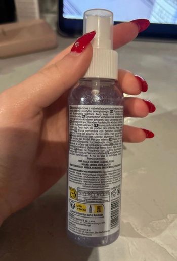 Brume parfumée pailletée pour le corps – Neuf