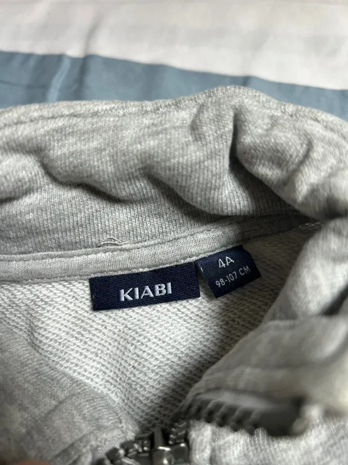 Lot de deux vestes taille quatre ans - photo numéro 4