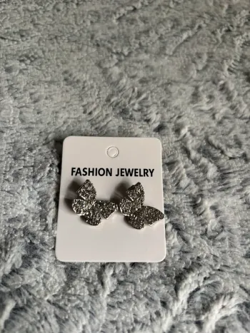 Boucles d’oreilles strass papillon